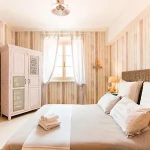 https://le-camere-pietrasantine-centro-storico.it-tuscanyhotel.com